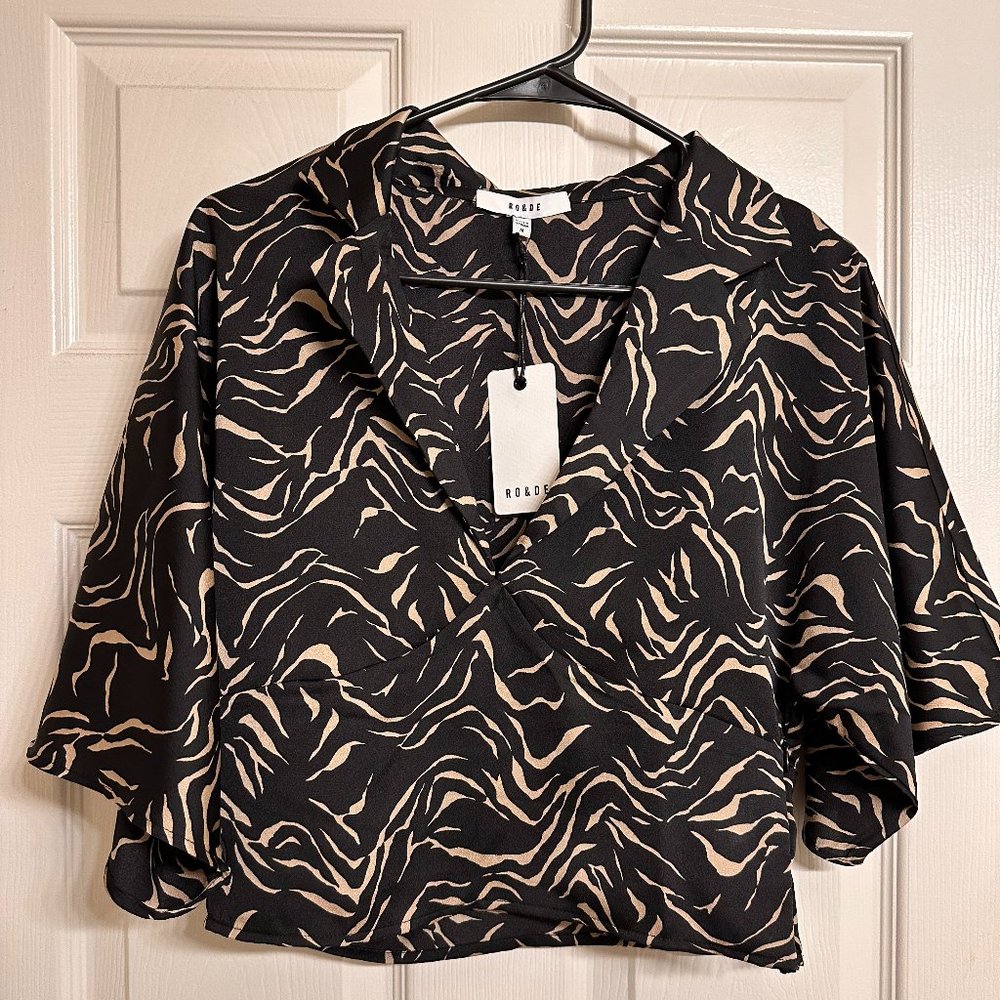 Women's Short-Sleeve Black/Tan Graphic Print Blouse